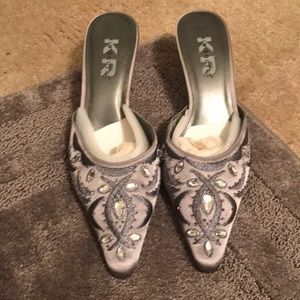 2in grey and sparkle design pointed backless